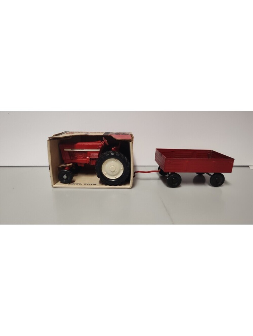Vintage Ertl IH International Harvester Mini Tractor NIB w/ Wagon Trailer 1/32 S